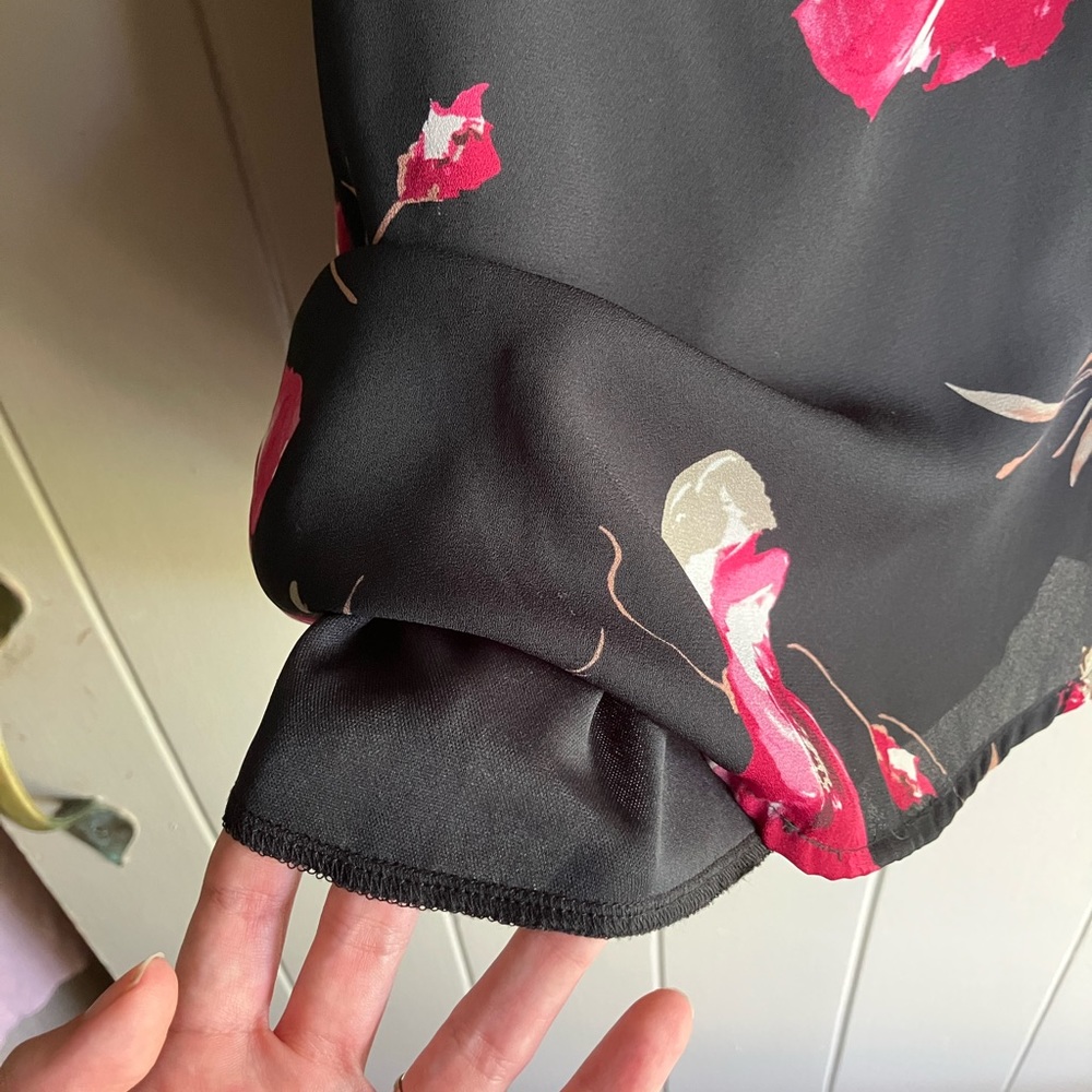 Black and red flower spaghetti tank top - Picture 4 of 5